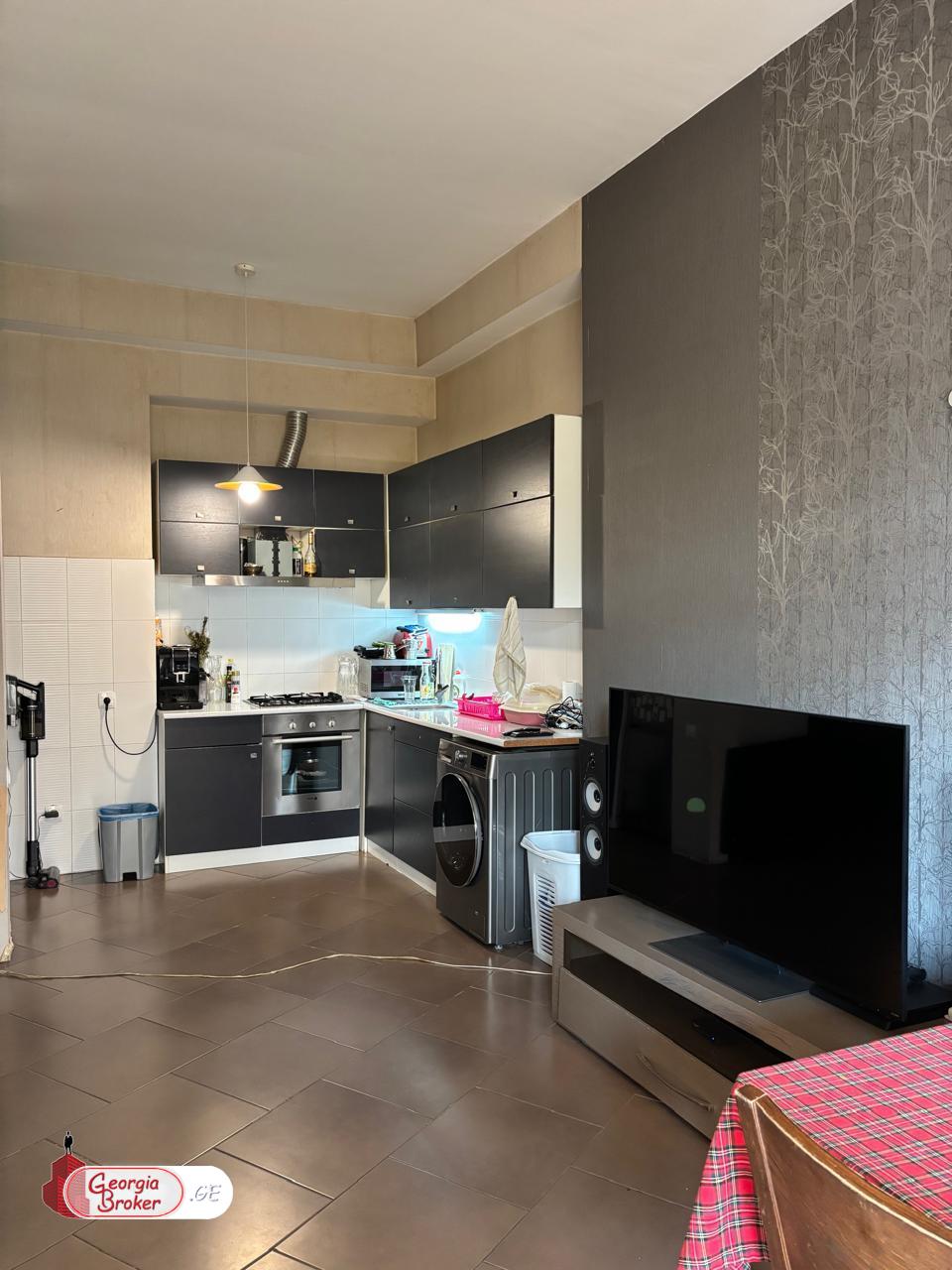 იყიდება ახალი გარემონტებული 3 ოთახიანი ბინა  ვაჟა ფშაველაზე